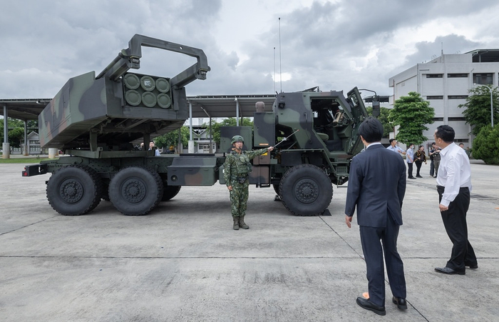 岛蛙们讨论：对岸為何突然环岛演练？原來是海馬士太厲害