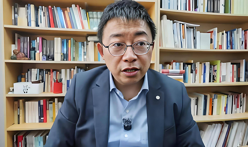 岛蛙讨论：就想打日本！復旦大學教授要解放軍開直播：網友刷禮物可籌軍費