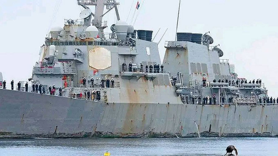 美国网友评论：美国一艘驱逐舰在南海失去动力4天？
