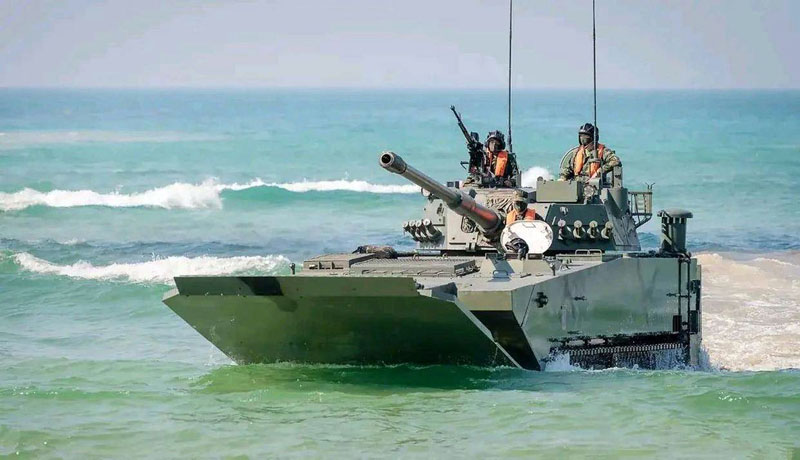 岛蛙讨论：解放軍兩棲步戰車加裝雷射應對無人機？