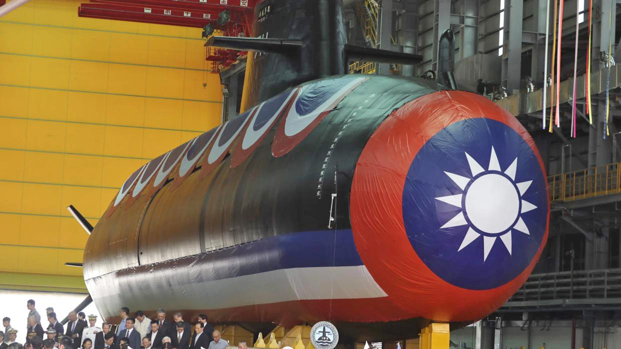 岛蛙讨论：當年被小粉紅和中天11傻作文章的海鯤潛艦，就要交給台海軍了！